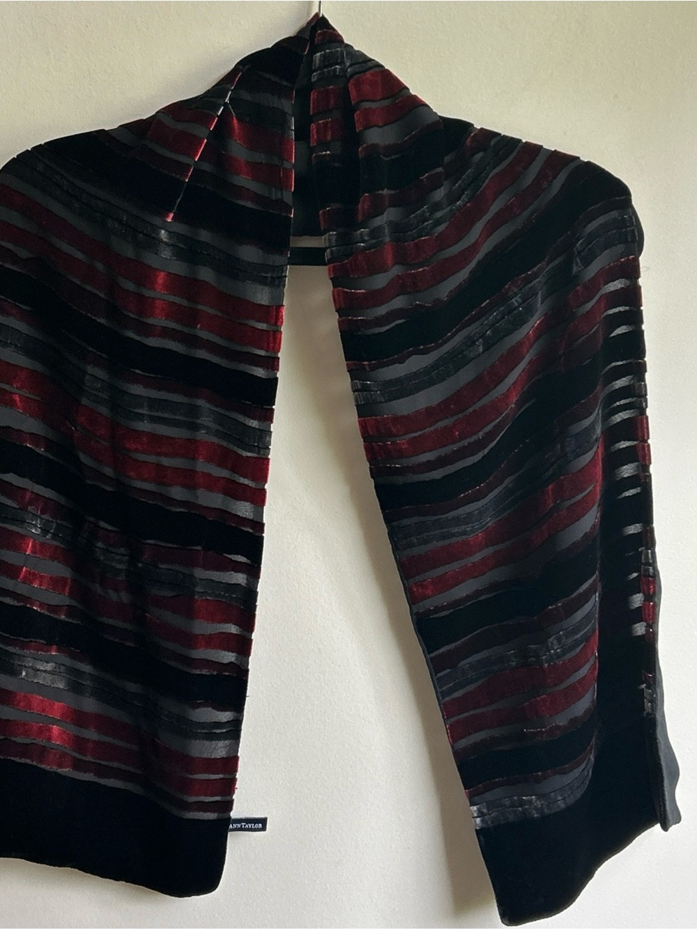 ANN TAYLOR SILK RAYON SCARF WRAP SHAWL BLACK RED VELVET RECTANGULAR 10” X 53”